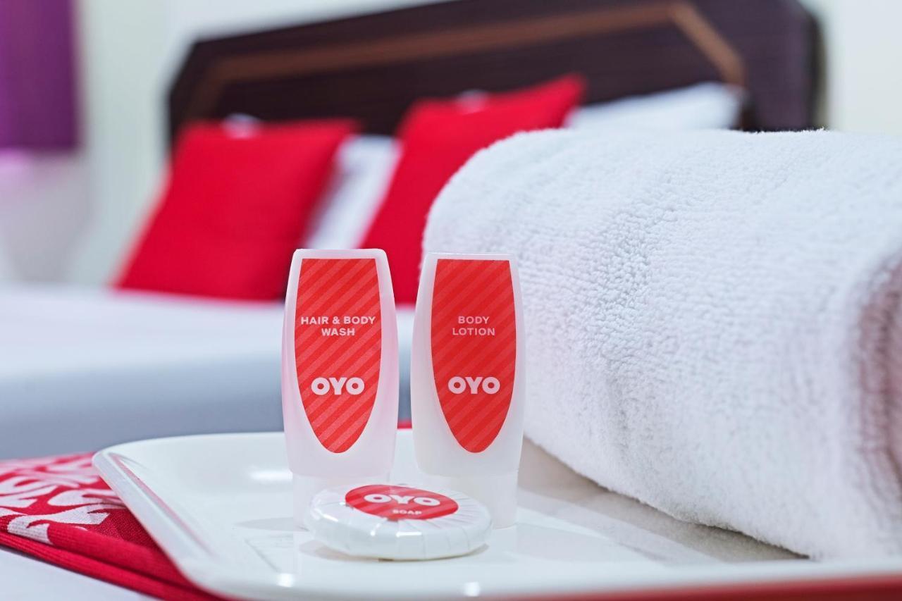 Oyo 422 Hotel Reno Куала Лумпур Екстериор снимка